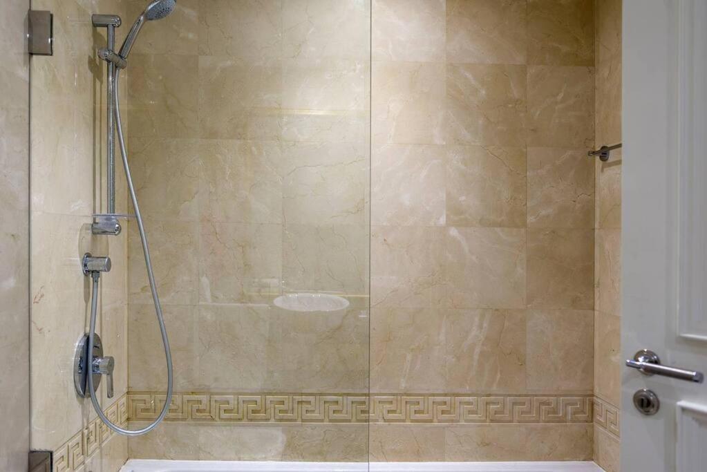 Versace Tower Luxury Suites - Downtown Beirut Exterior foto
